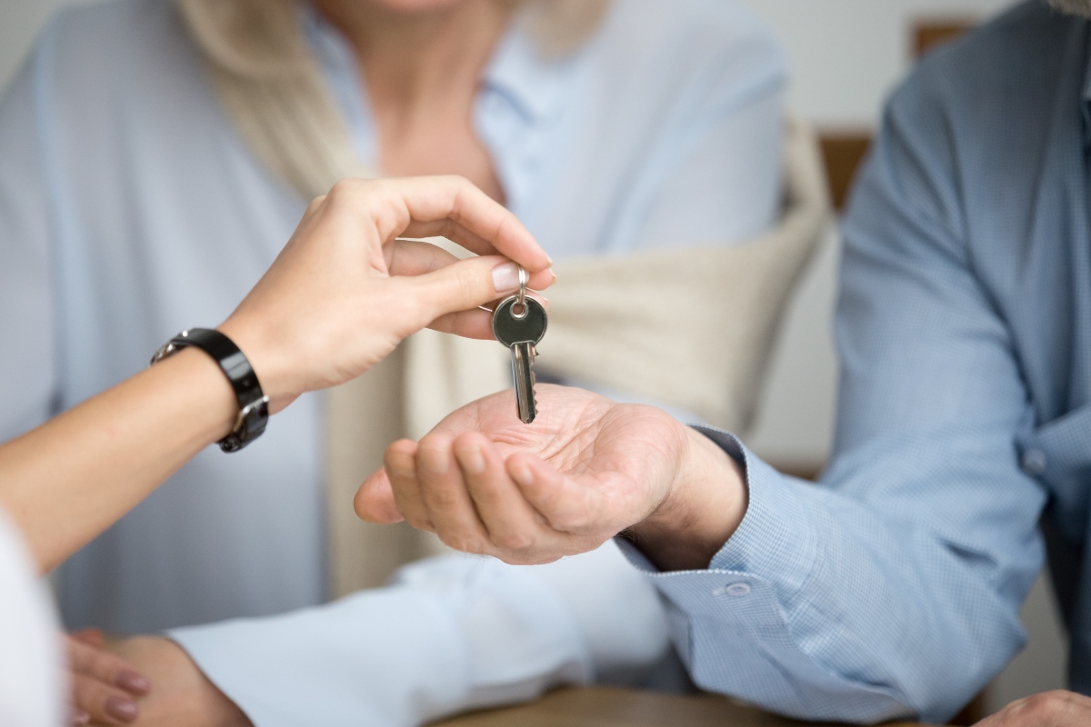handing the house key to a house sitter