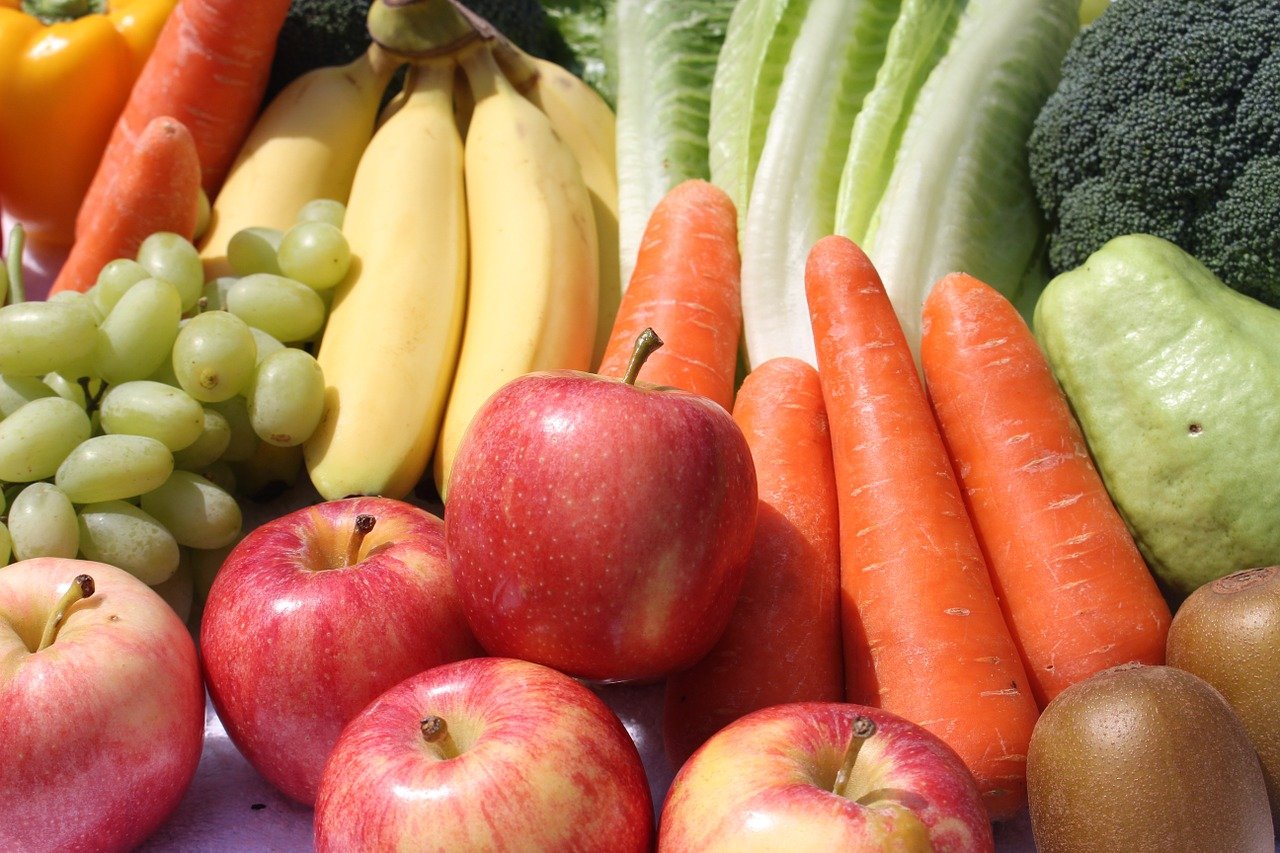 fruits and vegetables grouped together