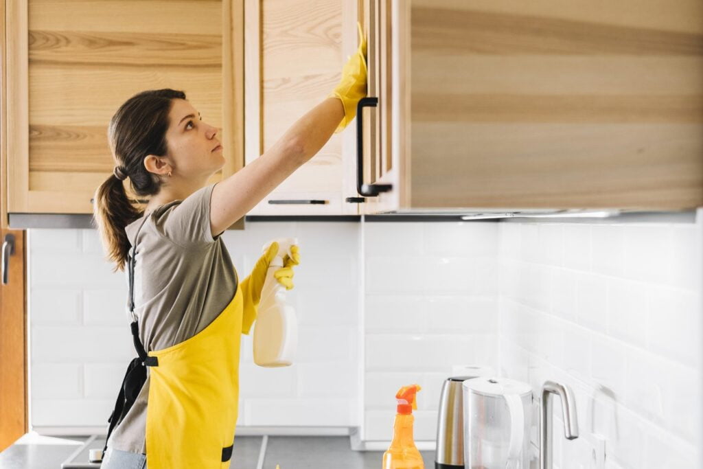 cleaning kitchen cabinets 2 resized