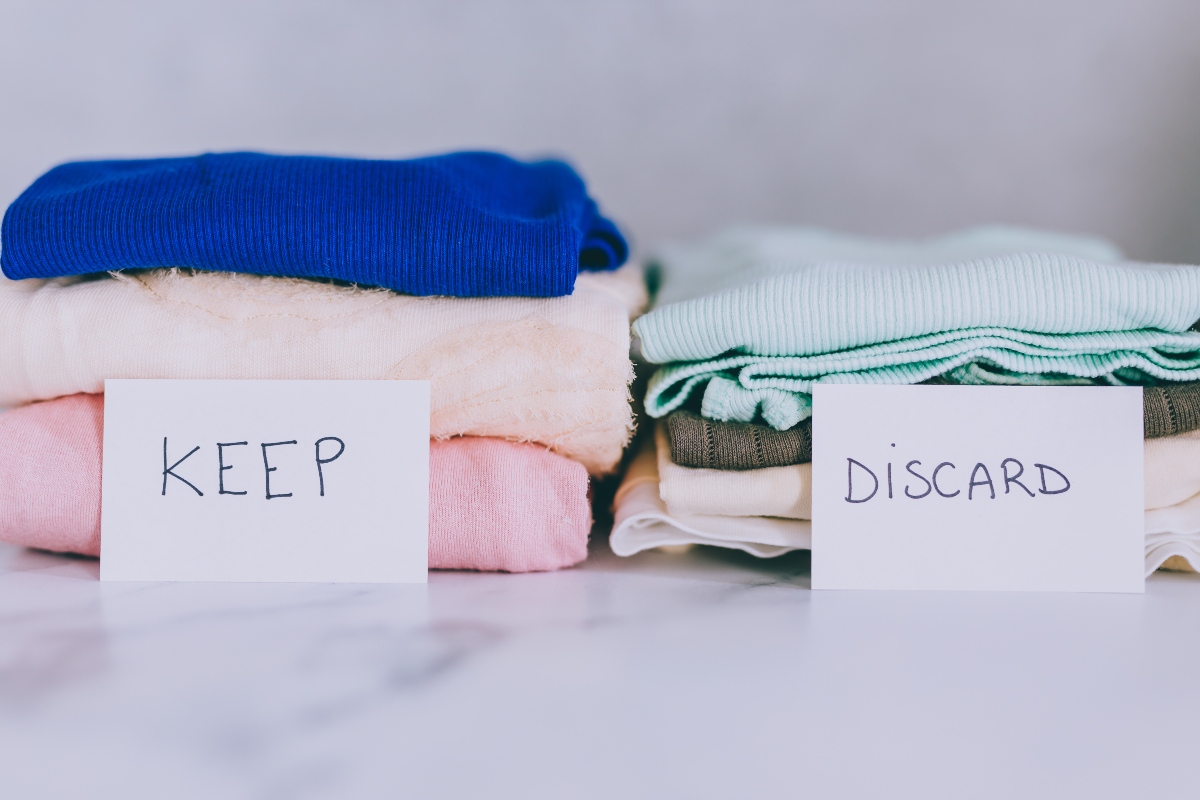 Keep and discard pile for decluttering