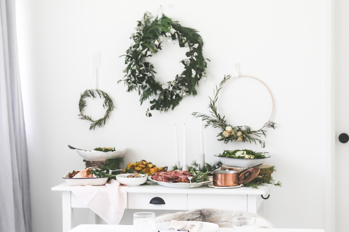 minimalist christmas wreath decor