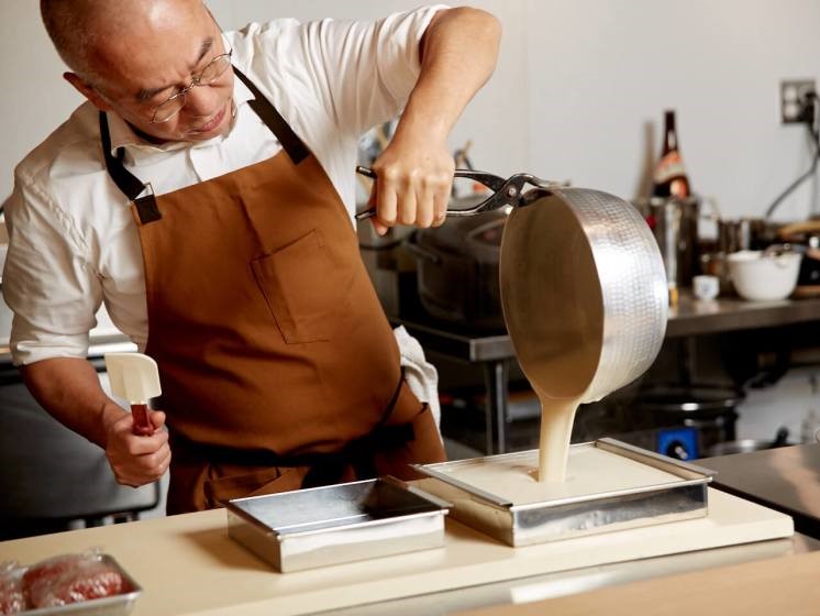 Chef wearing Helt Studio apron in the kitchen for food prep