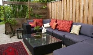Corner bench seating on patio