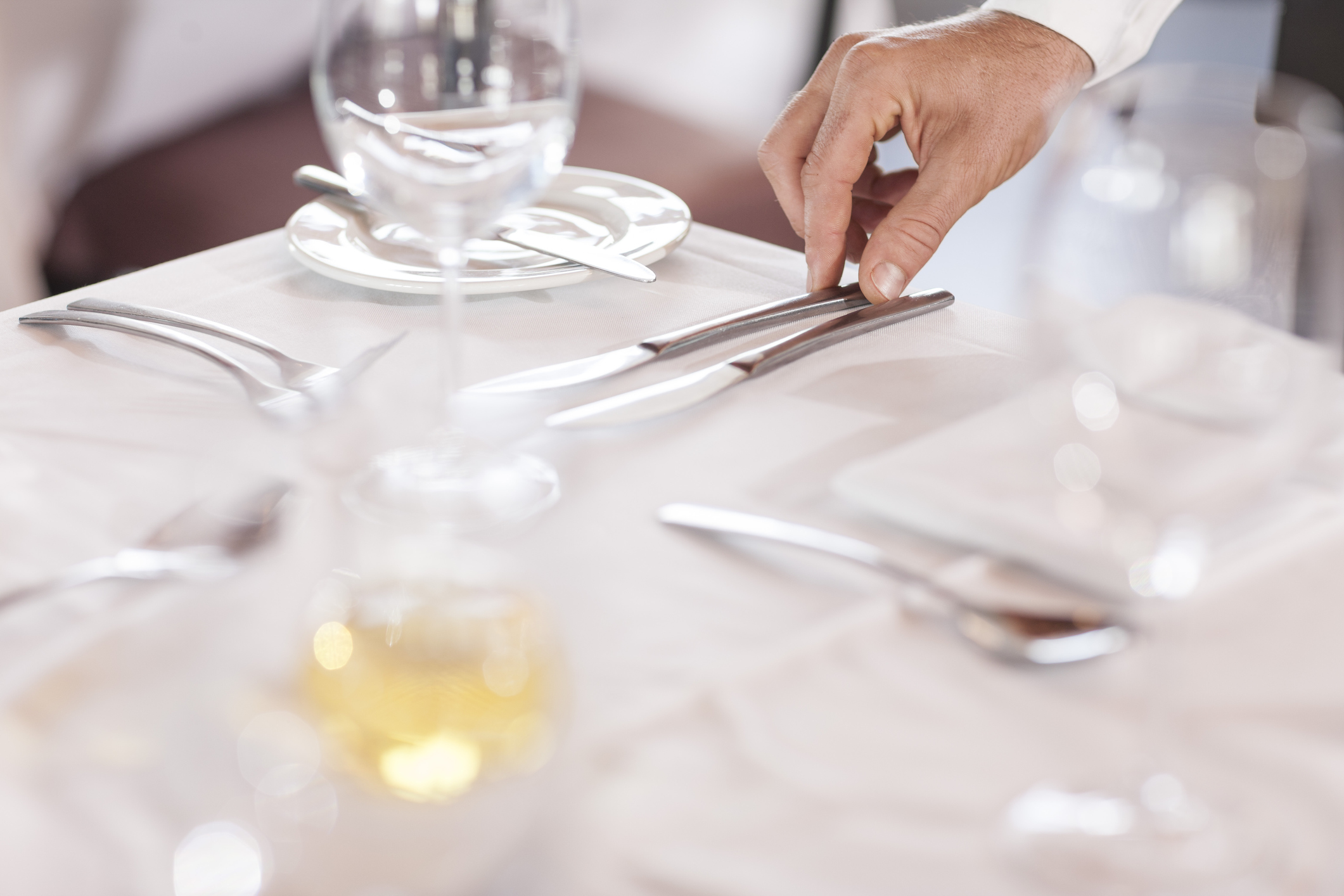 Seven ways to setting the perfect dinner table | 21Oak