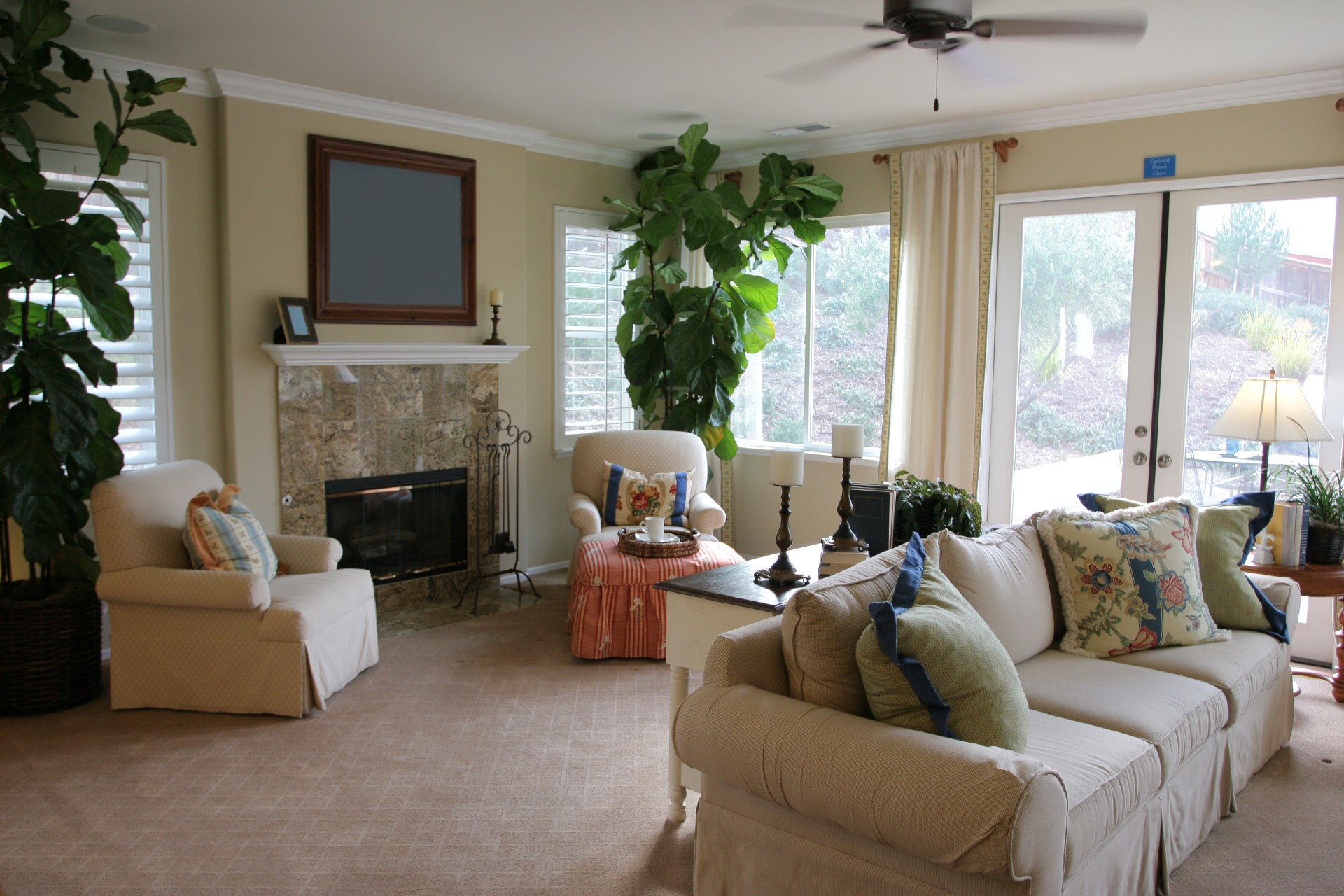 Living room with furniture and crown molding