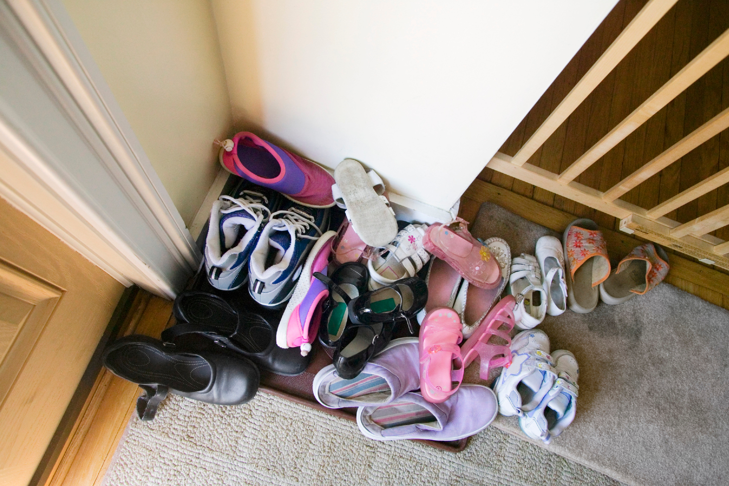 9 Smart Ways to Wrangle Your Entryway's Shoe Clutter | 21Oak