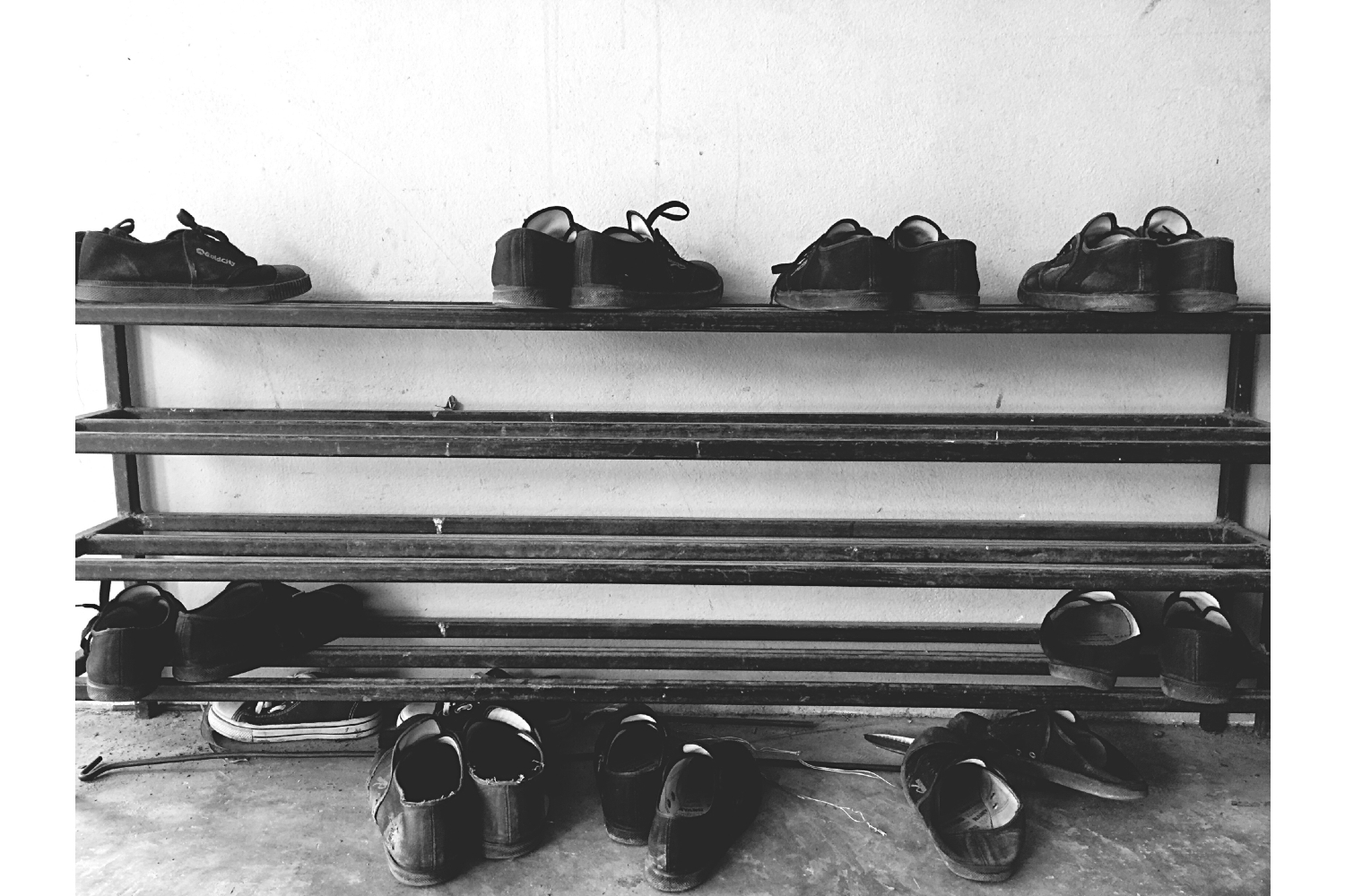 wall-of-shelves-with-shoes