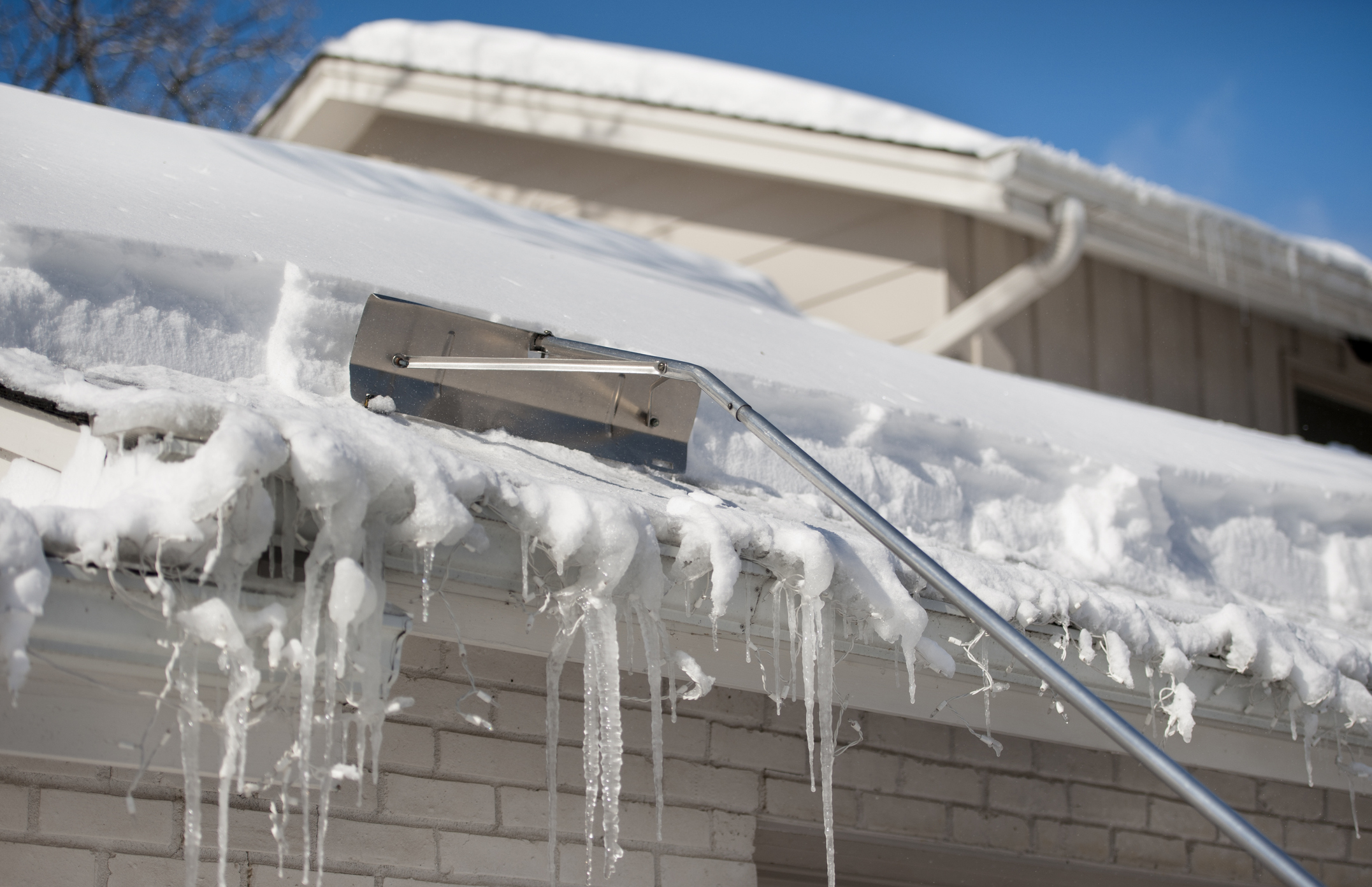 The Best Roof Rakes To Make Your Winter Chore Easier 21Oak The Best Roof Rakes To Make Your Winter Chore Easier 21Oak