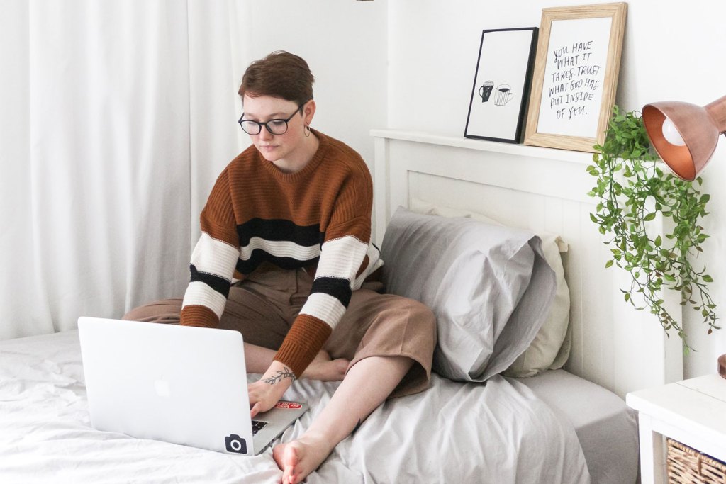 woman on mac
