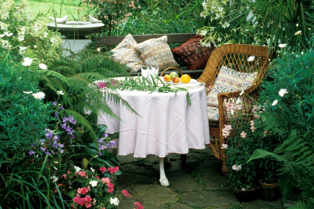 How To Wash Outdoor Cushions The Right, Can Patio Furniture Covers Be Washed Out Of Clothes