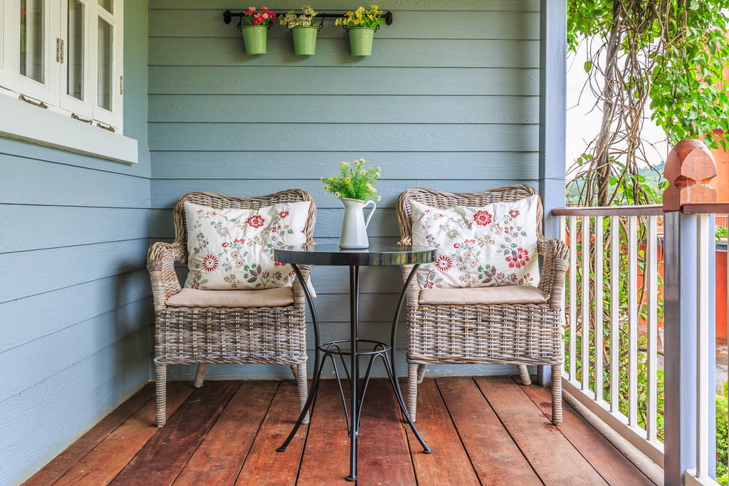 patio with wood stained floor and side table with chairs