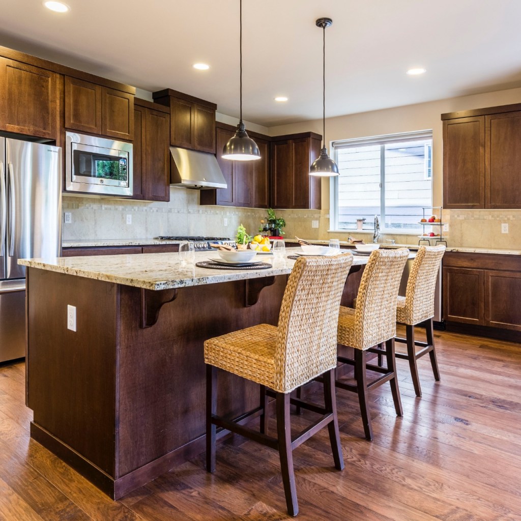 Kitchen with island table