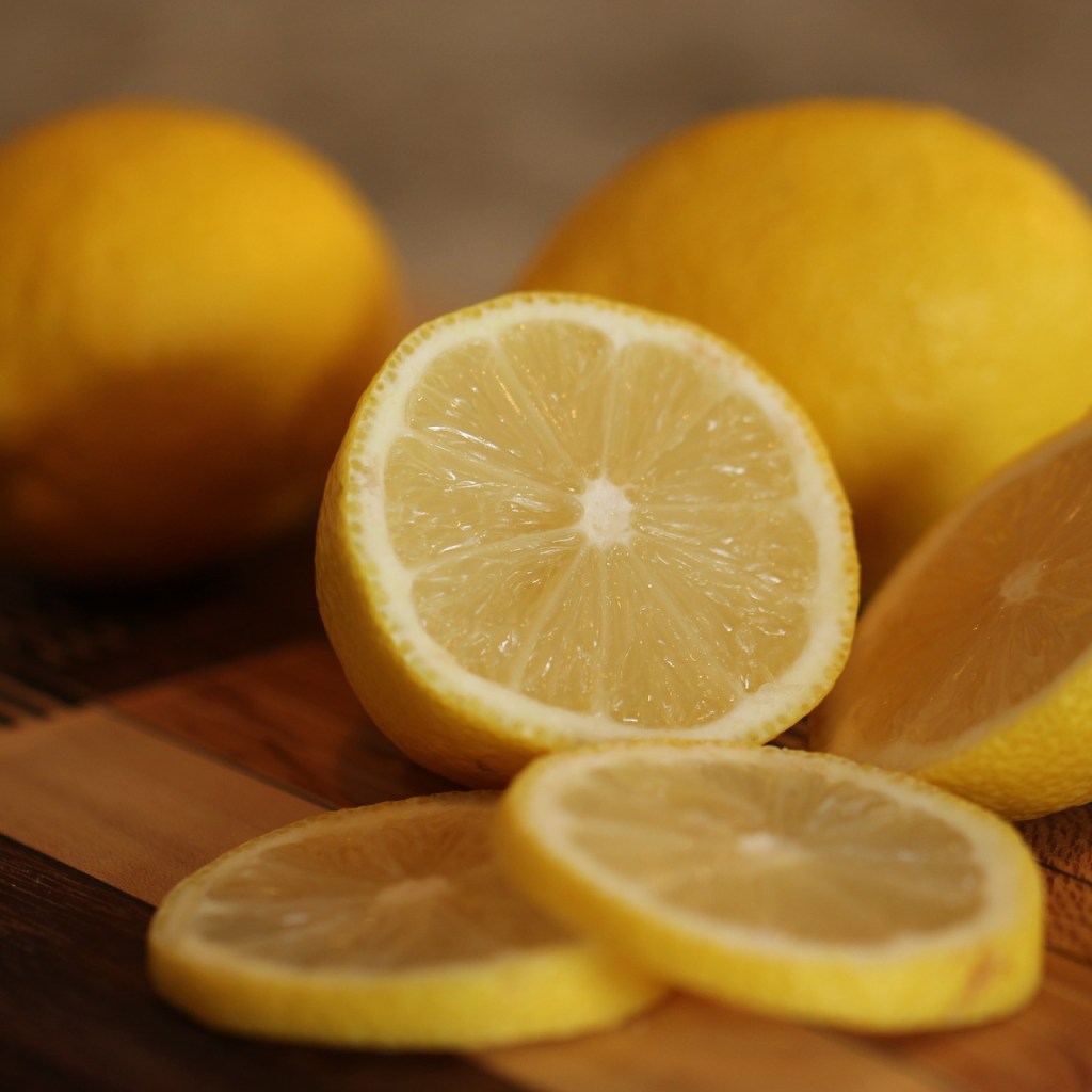 Lemons for citrus smell