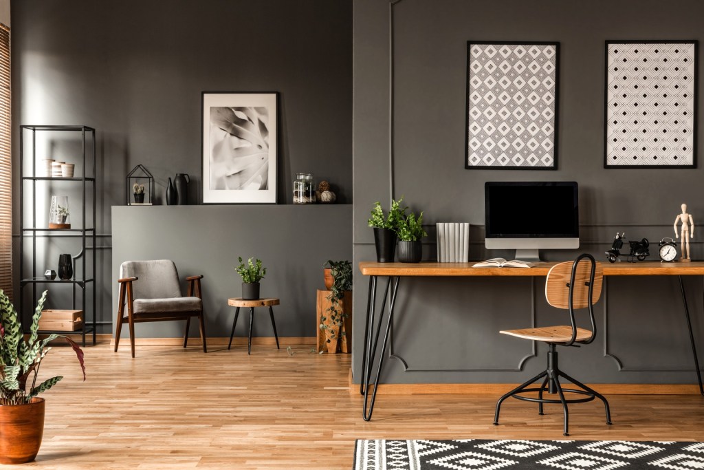 Choosing best home office desk | 21Oak