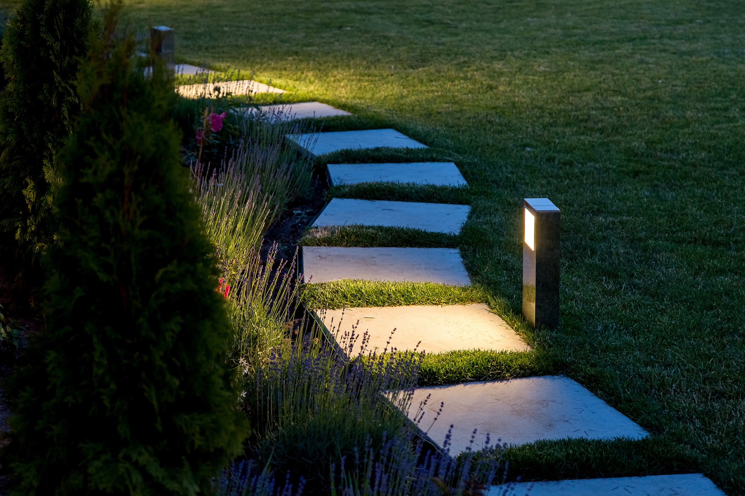 outdoor square pathway lighting
