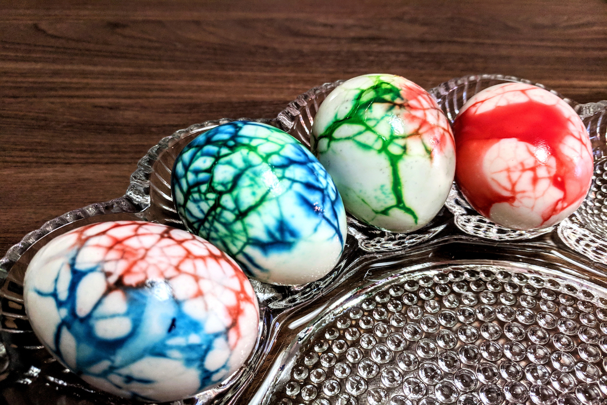 marbling Easter eggs