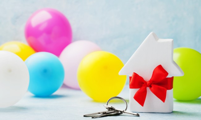 house warming party gifts ideas housewarming keys balloon bow