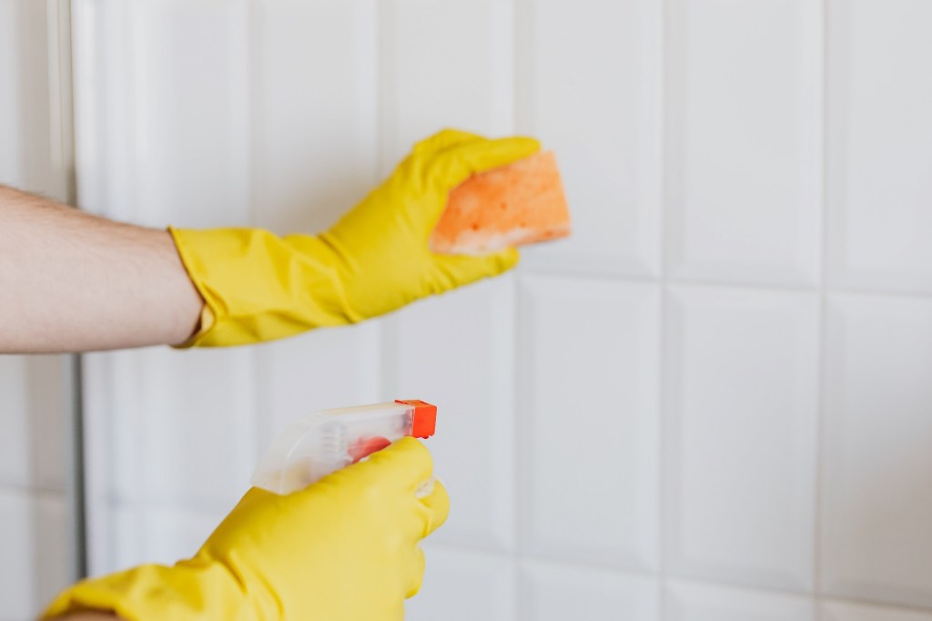 cleaning backsplash tile