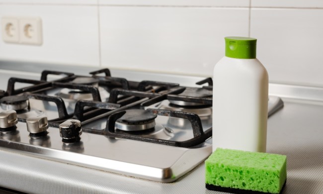 Gas stove burners with cleaner