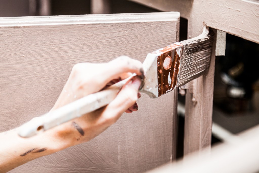 painting kitchen cabinet