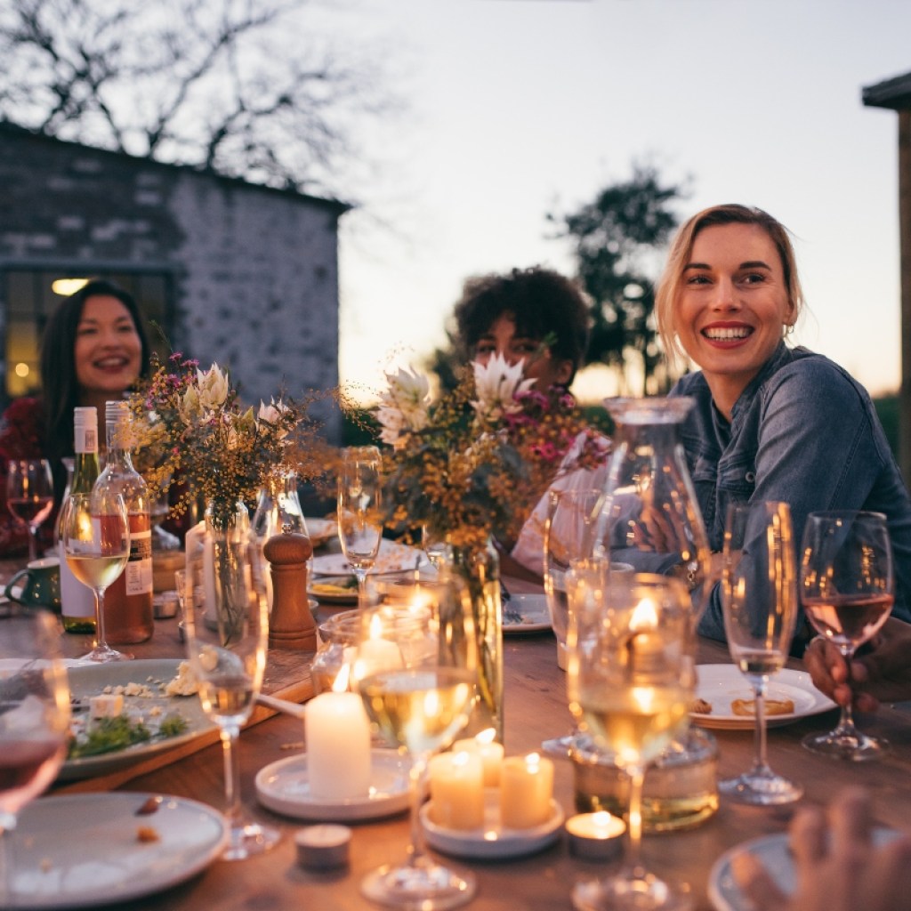 summer dinner party at night