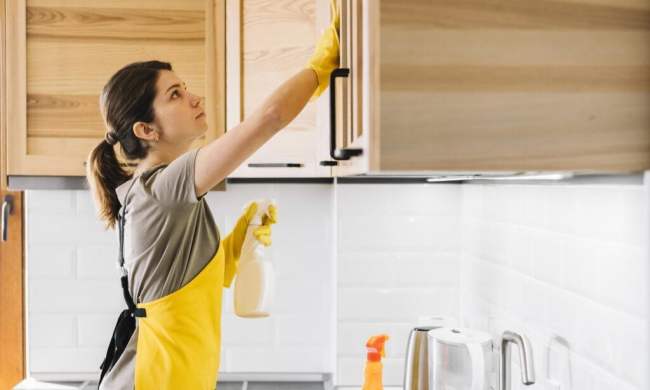 cleaning kitchen cabinets 2 resized