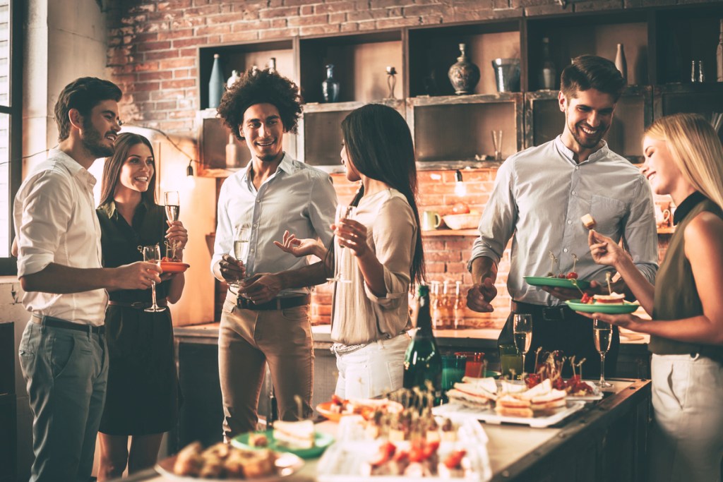 Try These Fun Housewarming Party Ideas To Make Yours A Hit | 21Oak Try These Fun Housewarming Party Ideas To Make Yours A Hit | 21Oak