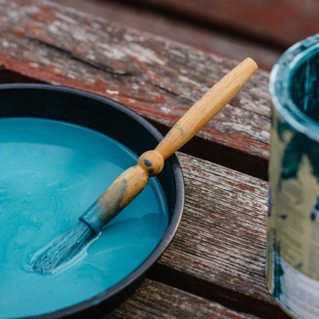 paint can-bowl-brush