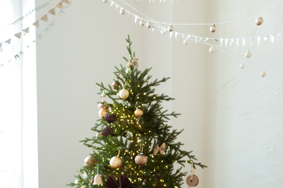 minimal christmas tree with neutral colored ornaments