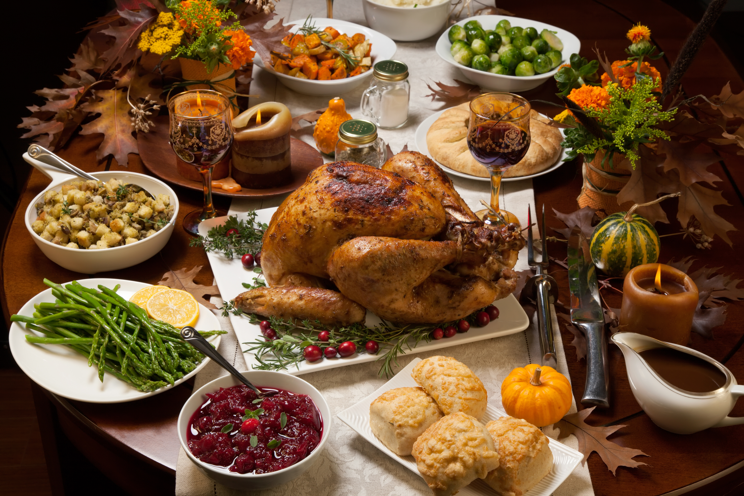 thanksgiving dinner table setup