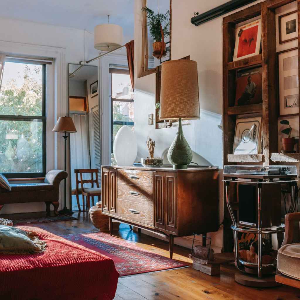 Room with vintage décor