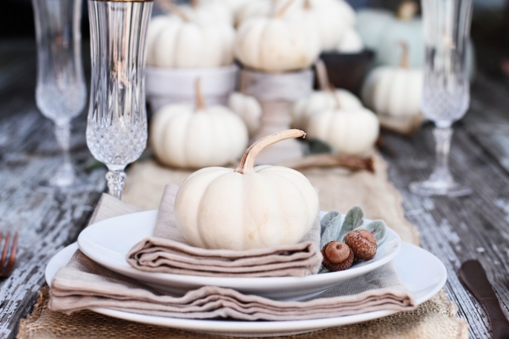 white pumpkin on plate for dining table fall decor