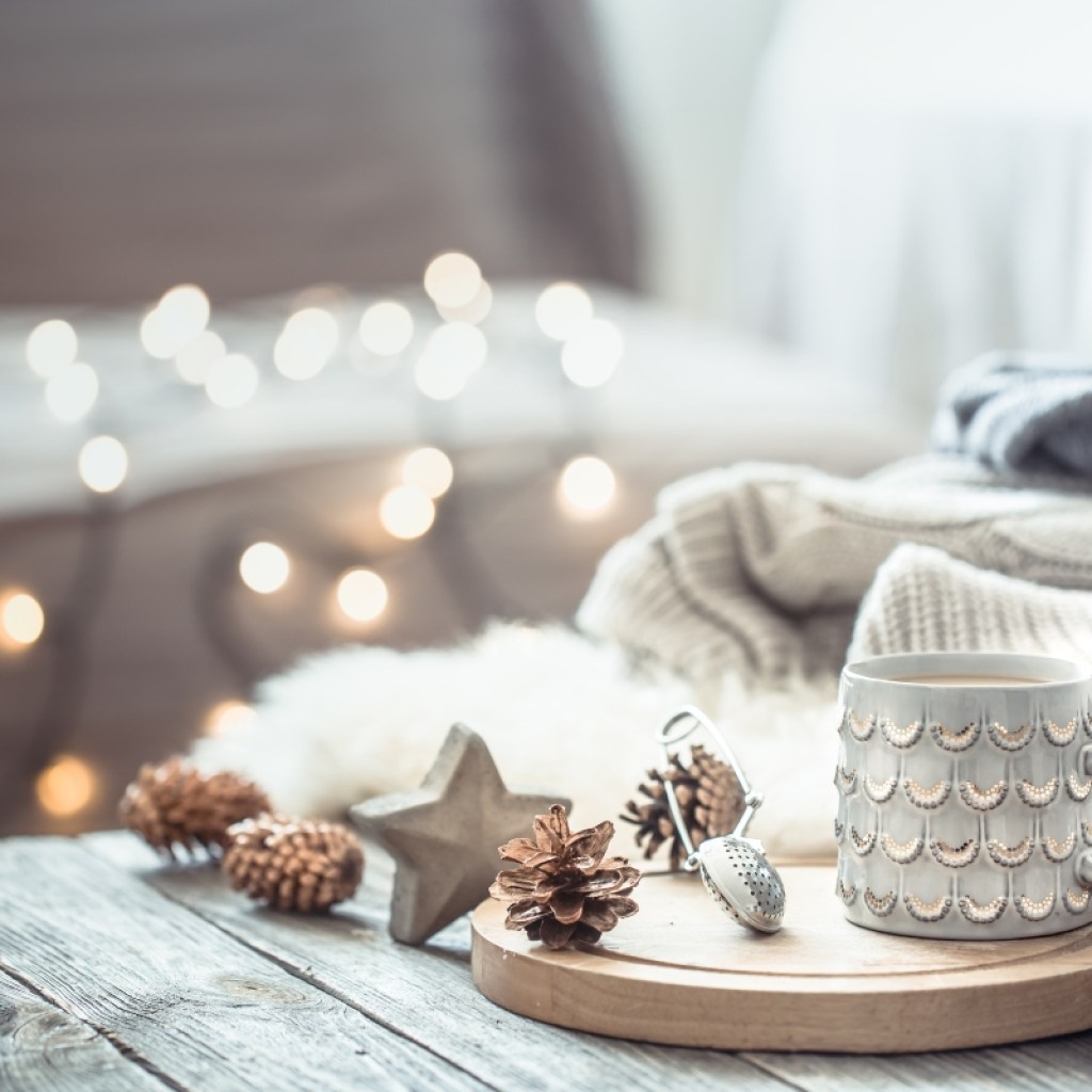 wood palette with ceramic mug pine cones and christmas lights