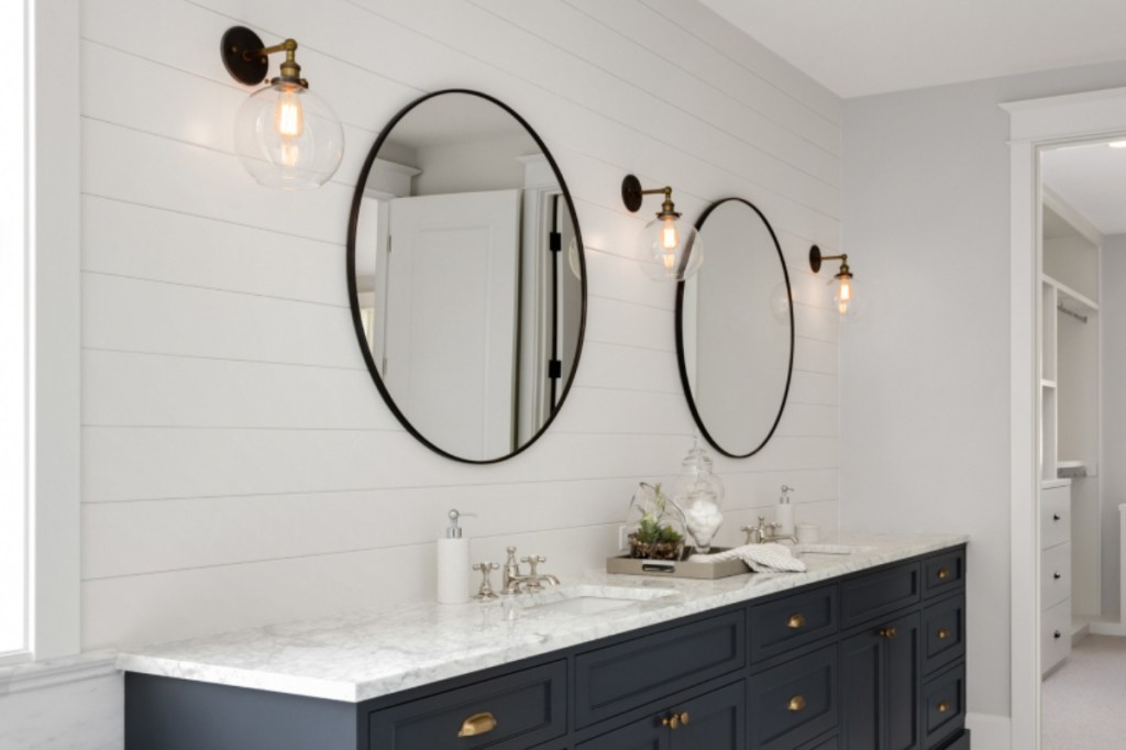 Mid-century modern wall sconce in modern bathroom