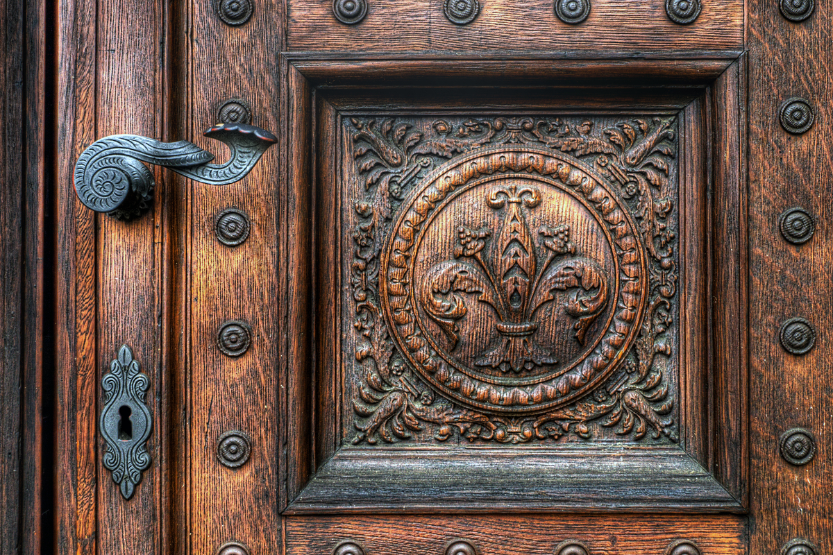 How To Refurbish Doors Beautifully For Vintage Charm 21Oak