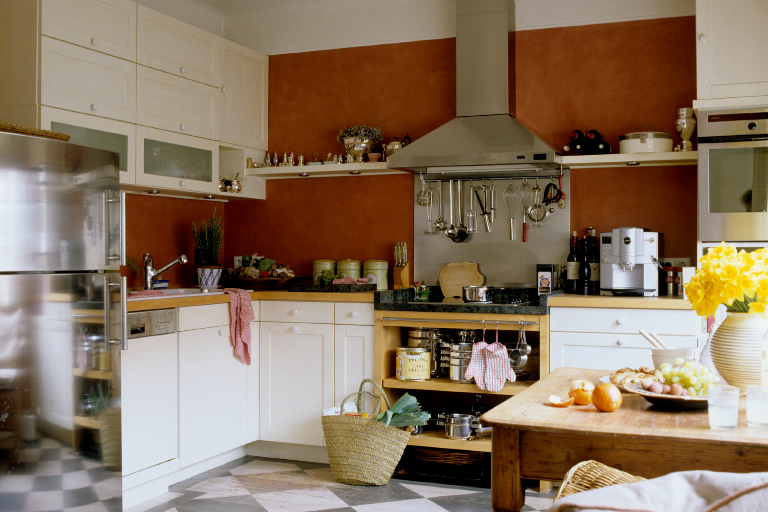 Kitchen decorated in terracotta