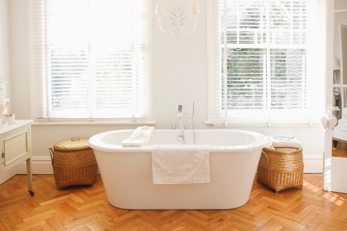 large tub in modern bathroom design