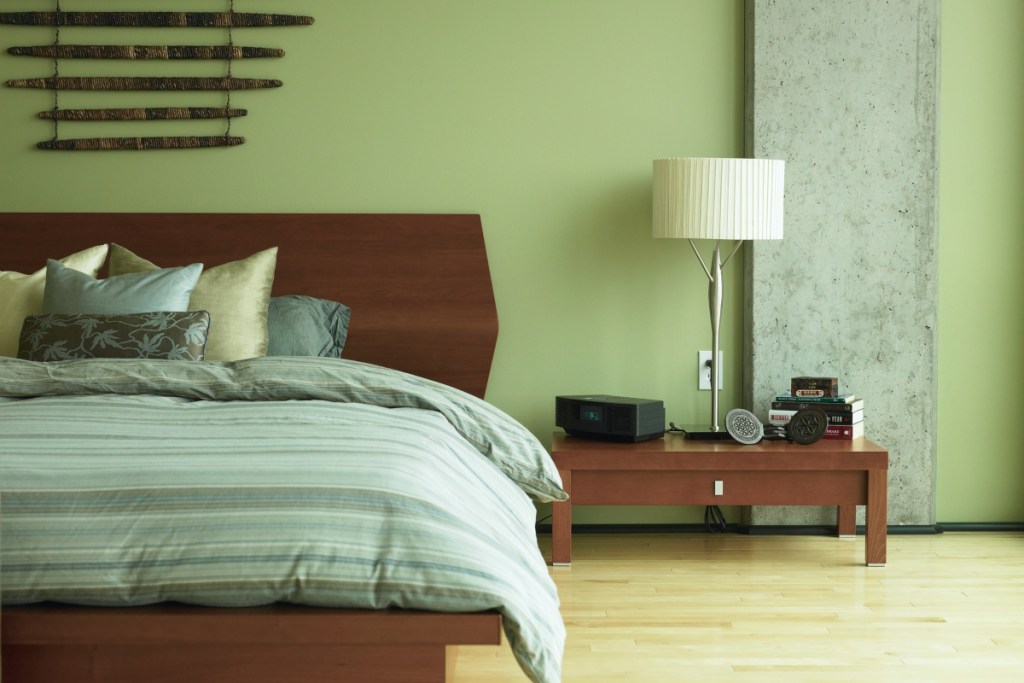 pale green bedroom wall color