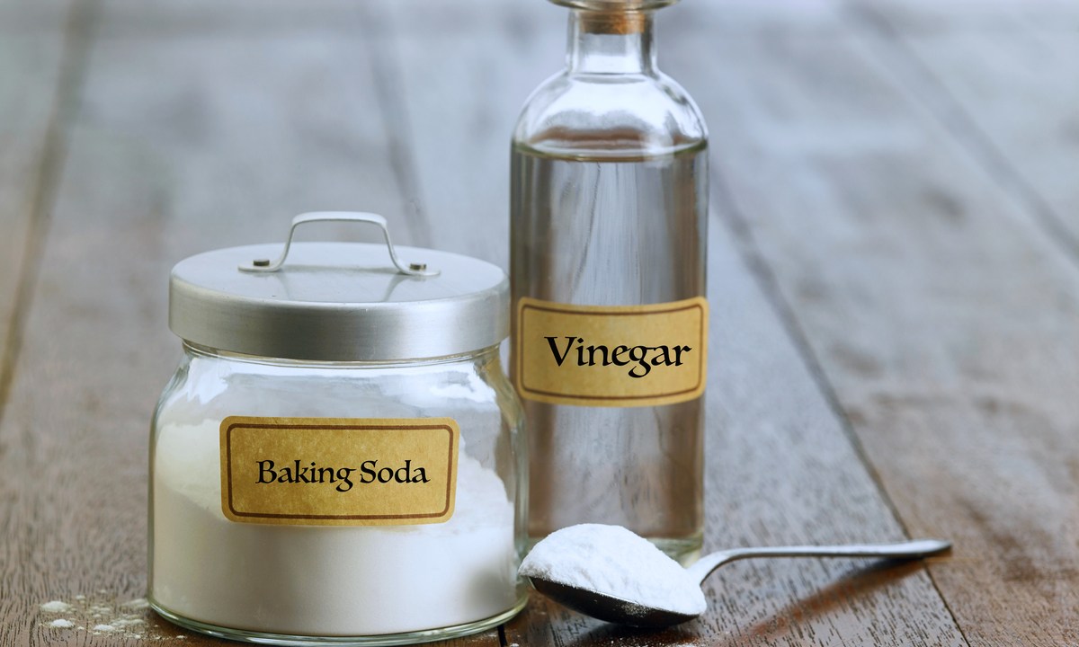 Baking soda and vinegar in glass jars