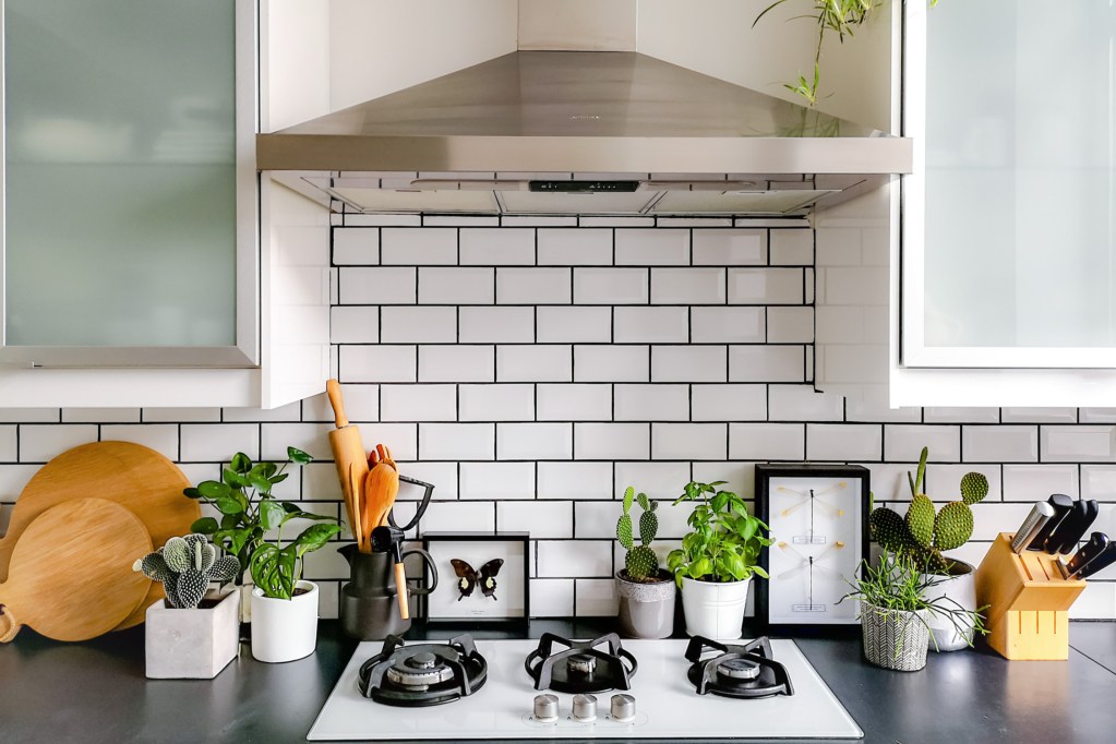 kitchen subway tile backsplash with dark grout