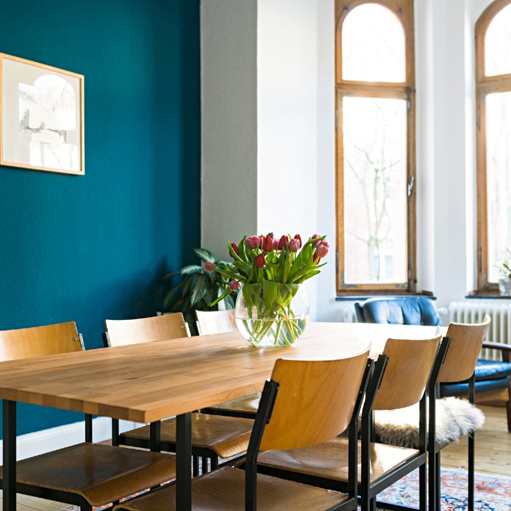 Dining room with no people.