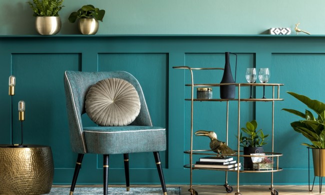 Blue and turquoise room decor with metal details