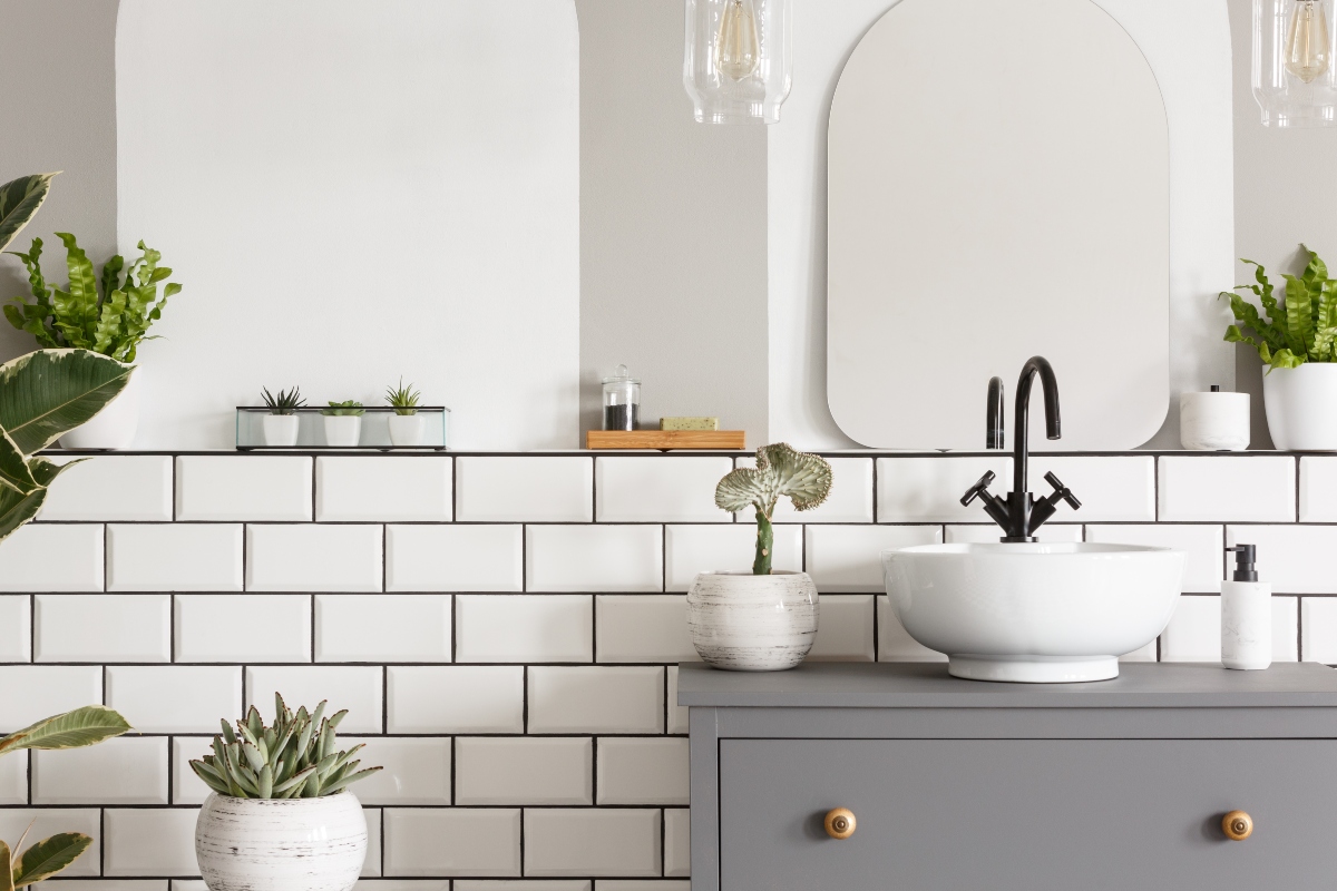 Black and white bathroom design