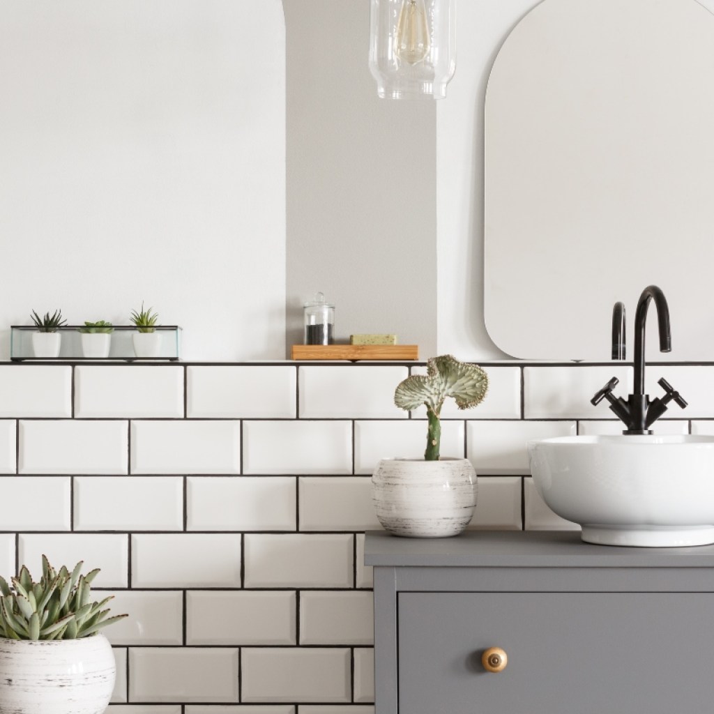 Black and white bathroom design