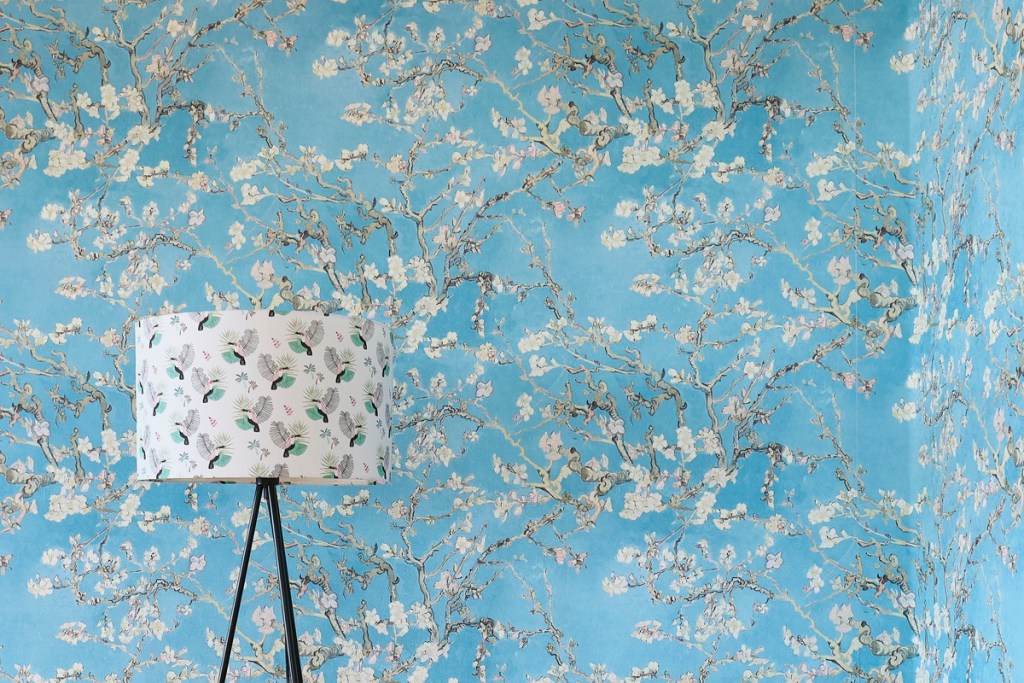 blue wallpaper with white blossoms chinoiserie style