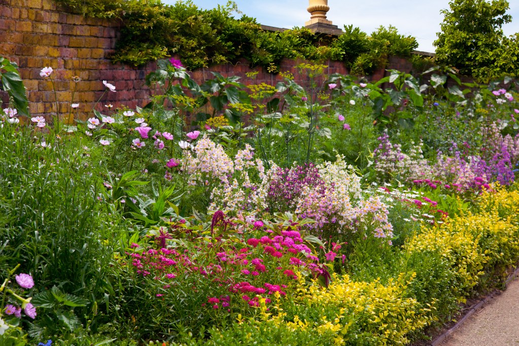 10 English Cottage Garden Design Ideas You Should Steal | 21Oak