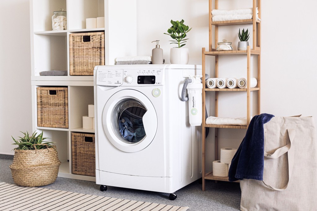 Laundry room with shelving and cubbies