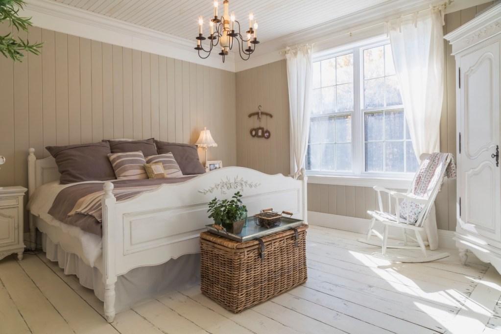 Taupe wall color in cottagecore bedroom design