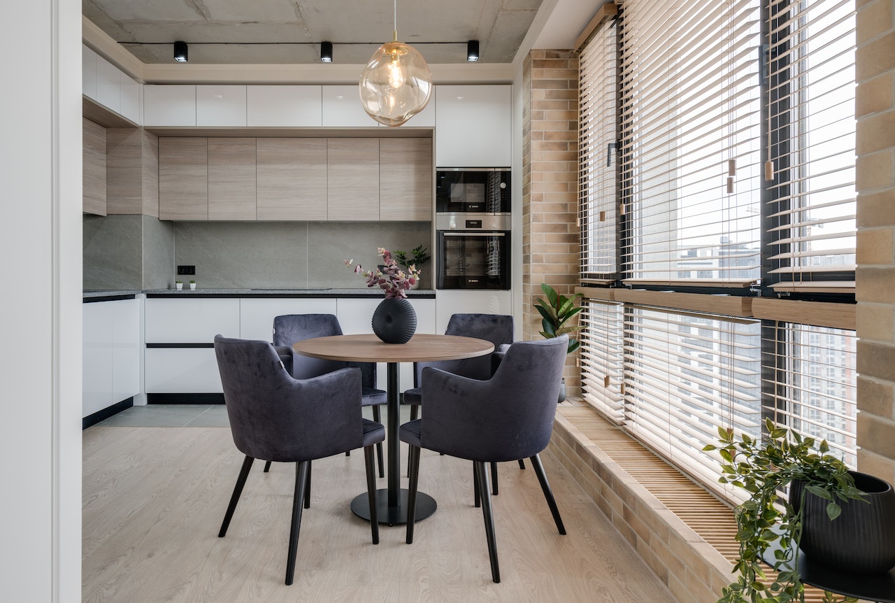 Modern kitchen and dining room with horizontal blinds