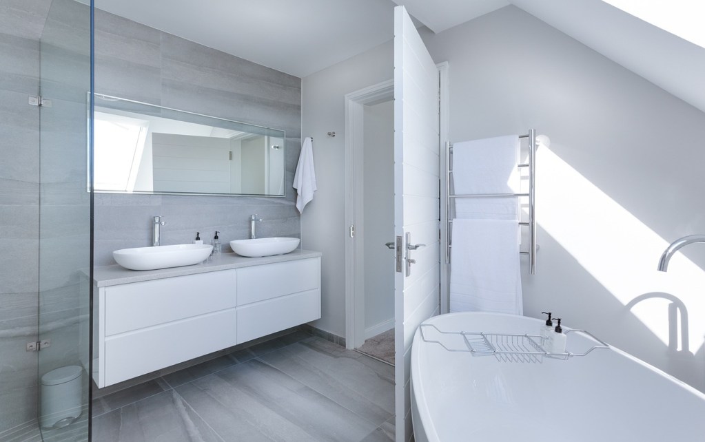Modern minimalist bathroom with light colors